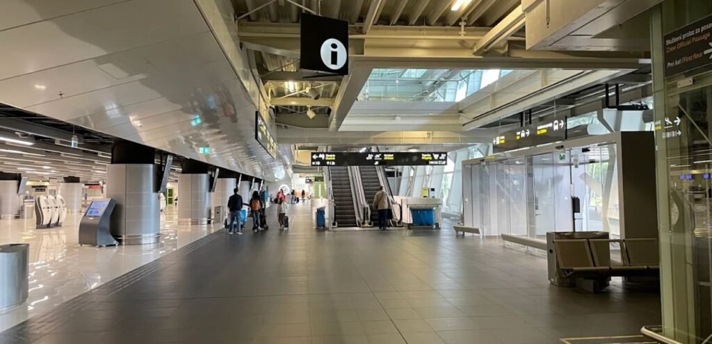 Delta Airlines DBV Terminal