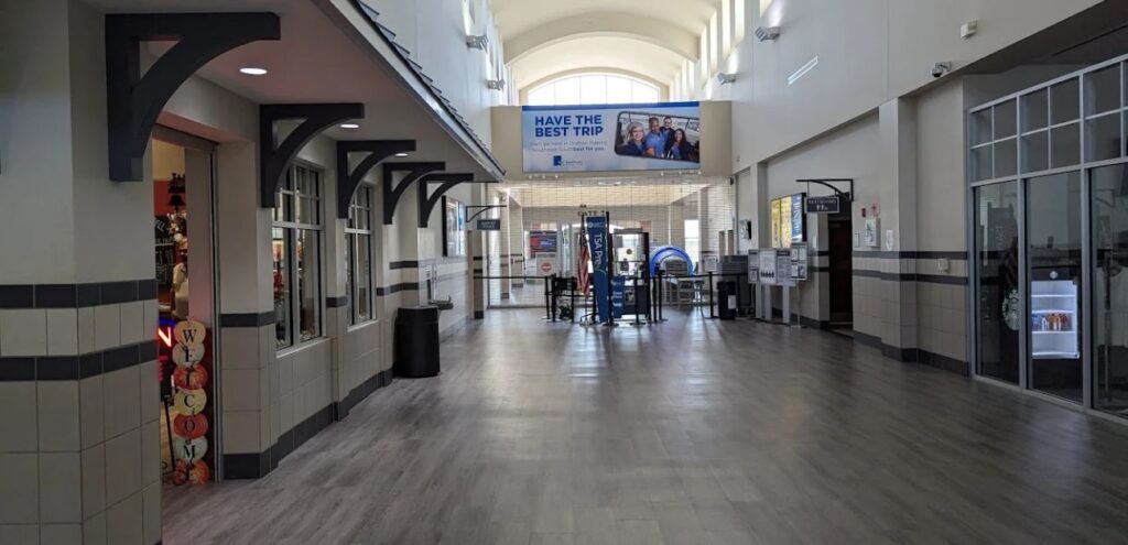 Delta Airlines DHN Terminal